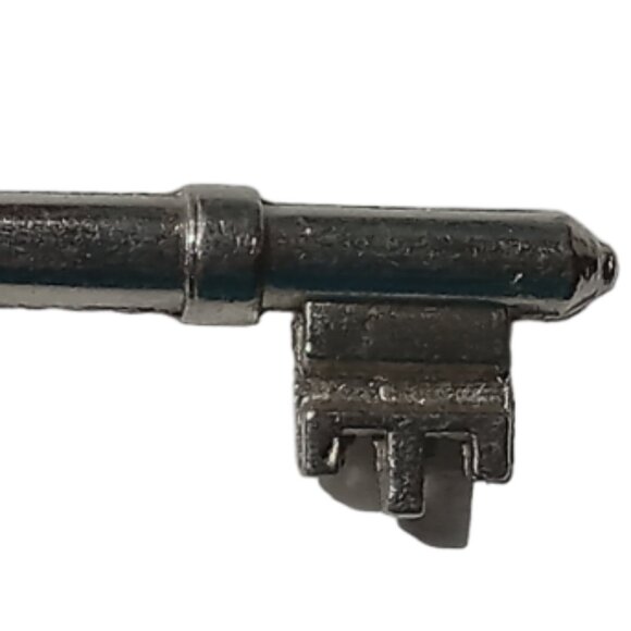 Antique Skeleton Key, Old Key, Vintage Silver Tone Key - Picture 5 of 9